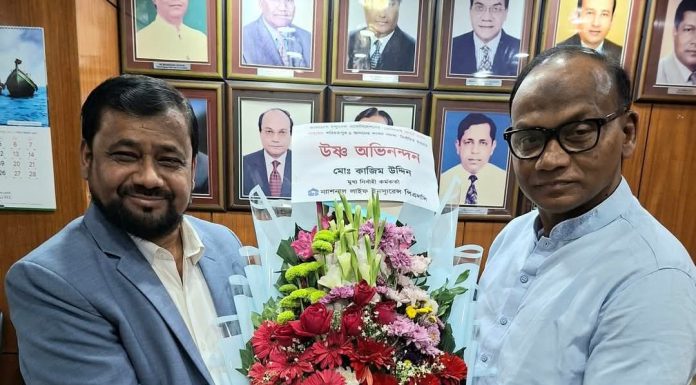 ন্যাশনাল লাইফের পক্ষ থেকে নির্বাচিত এমপি সাঈদ আহমেদকে ফুলেল শুভেচ্ছা