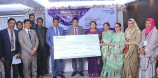 সন্ধানী লাইফের মেয়াদোত্তর বীমাদাবীর চেক হস্তান্তর