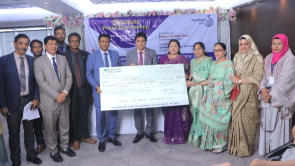 সন্ধানী লাইফের মেয়াদোত্তর বীমাদাবীর চেক হস্তান্তর