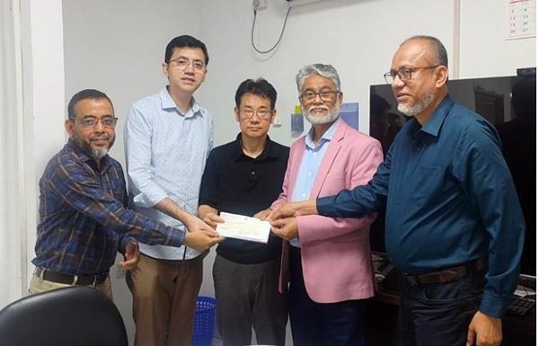 ইউনিয়ন ইন্স্যুরেন্সের মেরিন বীমা দাবির চেক হস্তান্তর