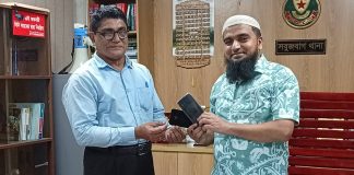 হারিয়ে যাওয়া দুটি মোবাইলই উদ্ধার করে দিলেন এএসআই সোহেল
