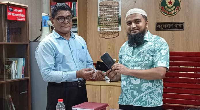 হারিয়ে যাওয়া দুটি মোবাইলই উদ্ধার করে দিলেন এএসআই সোহেল
