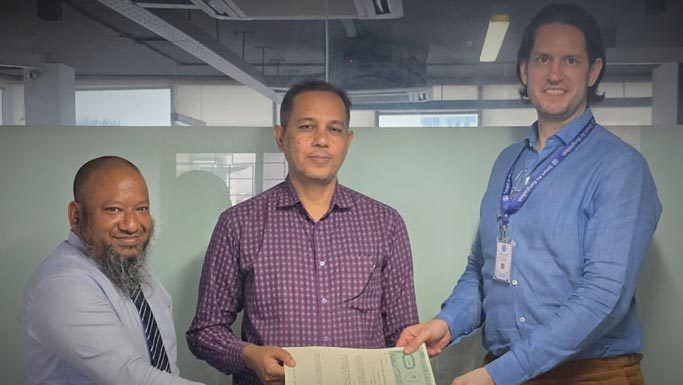 স্মার্ট এয়ার বাংলাদেশ ও প্রোটেক্টিভ ইসলামী লাইফের গ্রুপ বীমা চুক্তি